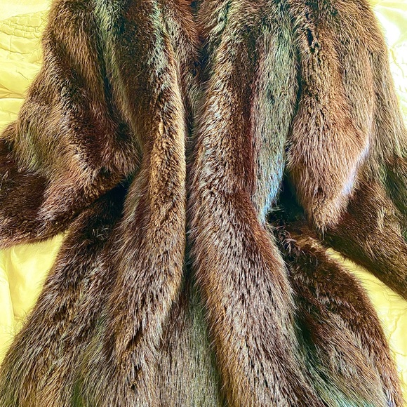 A SIZE 16 BEAVER Full length coat - Picture 7 of 10